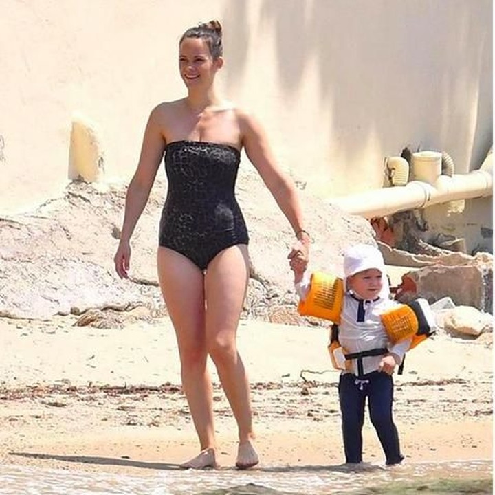 <p>Pangeran Alexander sudah siap dengan peralatan renangnya nih. (Foto: Instagram @princessofiafamily)</p>