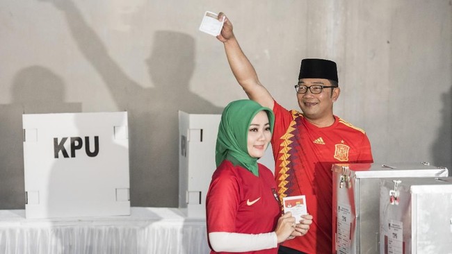 RK meminta istrinya fokus untuk Pileg 2024 dulu, karena keputusan partai atas Pilwalkot Bandung baru ada pada Februari 2024 mendatang.