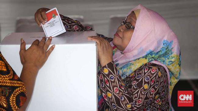 Tagar #IndonesiaCallsObserver merajai trending topic twitter, namun bukan berarti dunia begitu saja mempercayai Indonesia darurat dalam penyelenggaraan pemilu.