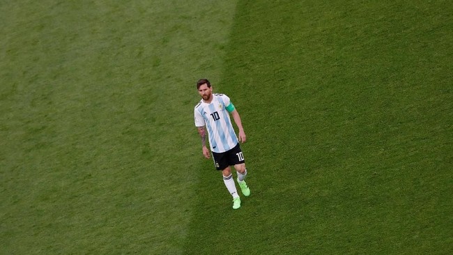 Lionel Messi baru mencetak satu gol di Piala Dunia 2018, tapi membiarkannya berkelana sendirian tanpa pengawalan saat Prancis vs Argentina bukan pilihan bijak.