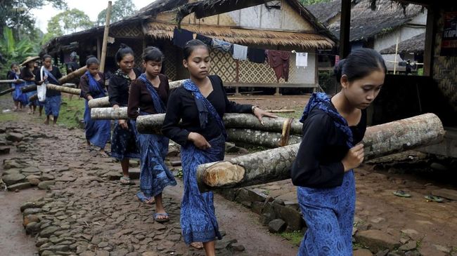 Demi mempertahankan ide budaya Baduy, sutradara film 'Ambu' rela syuting tanpa listrik sama sekali. Namun hal itu justru menjadi kenangan manis bagi pemain.