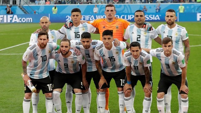 Seragam jersey pemain sepak bola menjadi salah satu yang mencolok di lapangan hijau Piala Dunia 2018. Ada muatan pesan dan identitas negara di dalamnya.