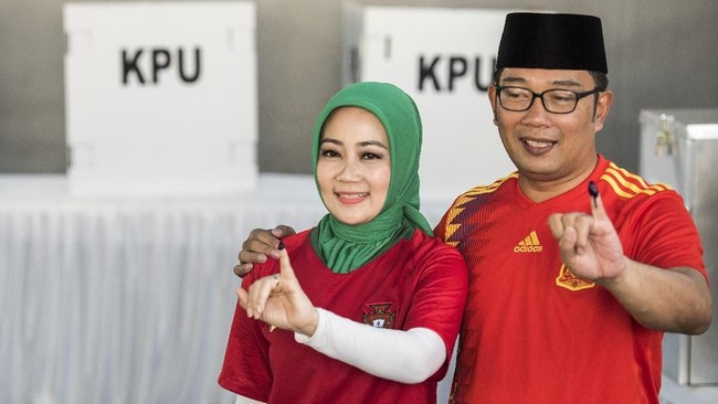 Istri mantan Gubernur Jawa Barat Ridwan Kamil, Atalia Praratya mundur dari pencalonan wali kota Bandung di Pilkada 2024. Belum diketahui alasannya.