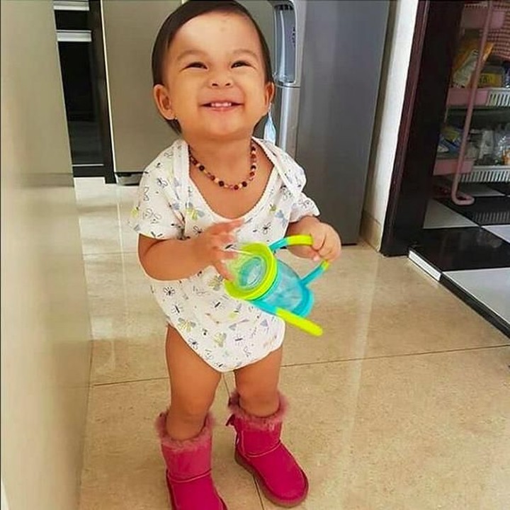 <p>Natusha lagi senyum sama siapa nih? (Foto: Instagram @natusha.olivia.linskie)</p>