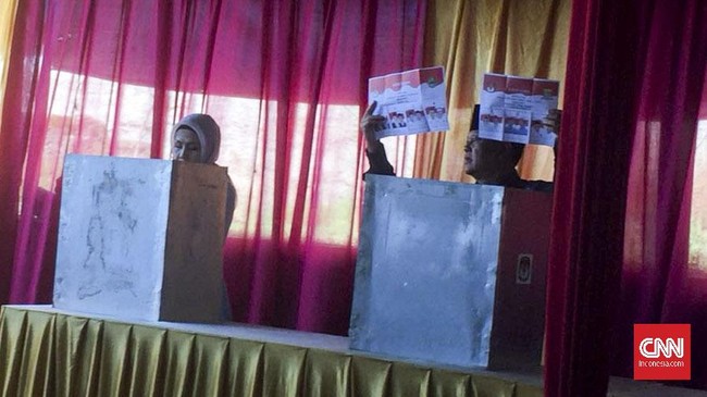 Peneliti SMRC mengungkap hal yang membuat hasil quick count dalam Pilkada Serentak 2018 berbeda dengan hasil survei-survei sebelum hari pemungutan suara.