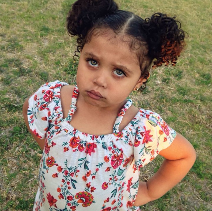 <p>Hai Bunda, ini Amayah Jade, gadis kecil yang memiliki bulu mata indah. (Foto: Instagram/__stephanierenee)</p>