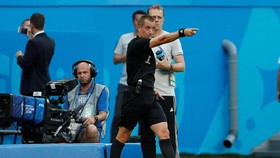 Ragu Pastikan Gol, Wasit di Peru Minta Bantuan Fotografer