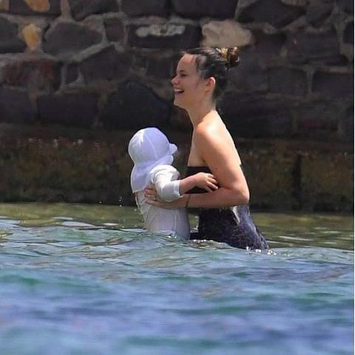 <p>Putri Sofia ceria banget ya, Bun. (Foto: Instagram @princessofiafamily)</p>
