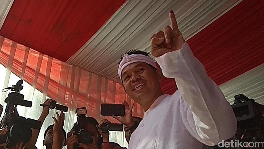 Calon Wagub Jawa Barat Dedi Mulyadi gunakan hak pilih di TPS 6 Kampung Krajan, Purawakarta. Ia mengaku tak ada ritual khusus di Pilkada serentak 2018.