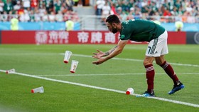 Injak Neymar, Keluarga Bek Timnas Meksiko Diancam Fan Brasil