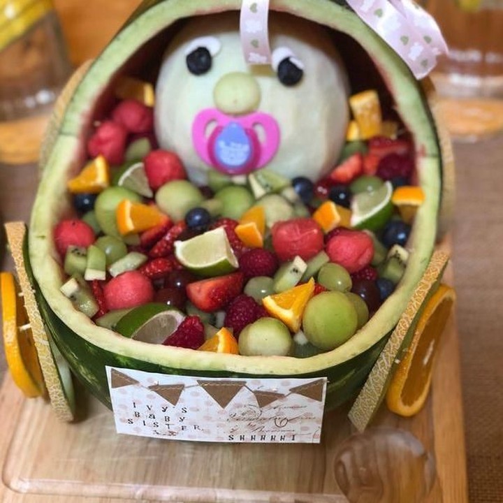 Wadah saladnya terinspirasi dari stroller bayi nih. Lucu! (Foto: Instagram @katigoodersxx)