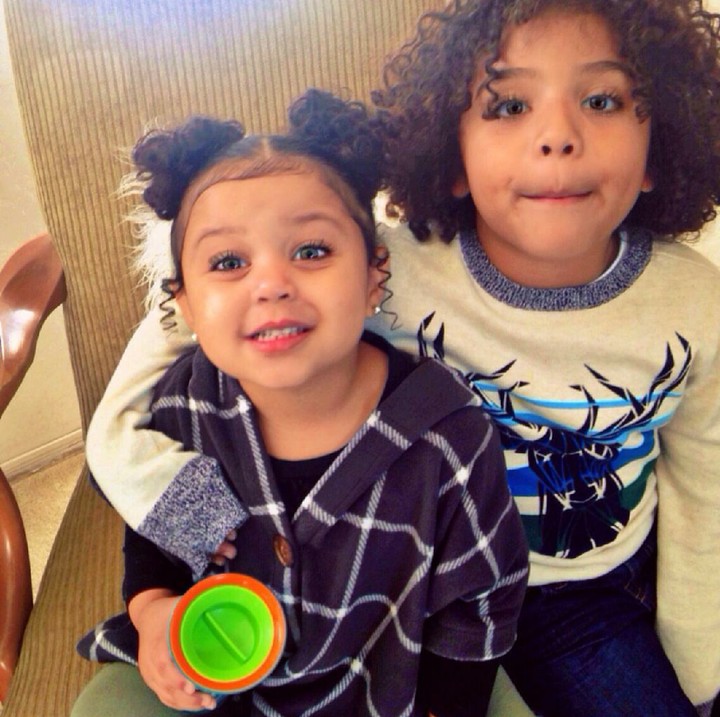 <p>Ini Amayah saat bersama sang kakak. (Foto: Instagram/__stephanierenee)</p>