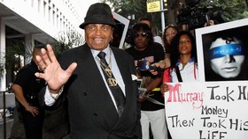 Ayah Michael Jackson Dikubur Satu 'TPU' dengan Anaknya