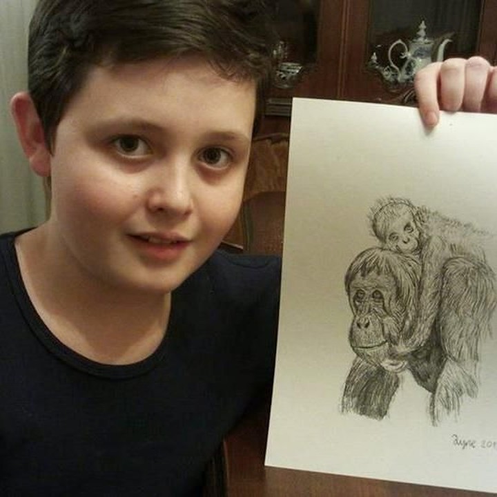 <p>Di usia empat tahun, Dusan sudah bisa membuat sebuah lukisan dan menggambar di sekolah 'Painting Studio Charlie'. (Foto: Blog Dusan Krtolica)</p>