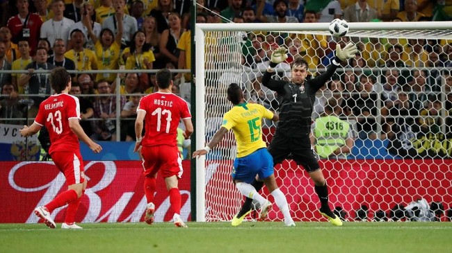 Timnas Brasil sukses mengakhiri babak pertama dengan keunggulan 1-0 atas Serbia dalam laga grup E Piala Dunia 2018.
