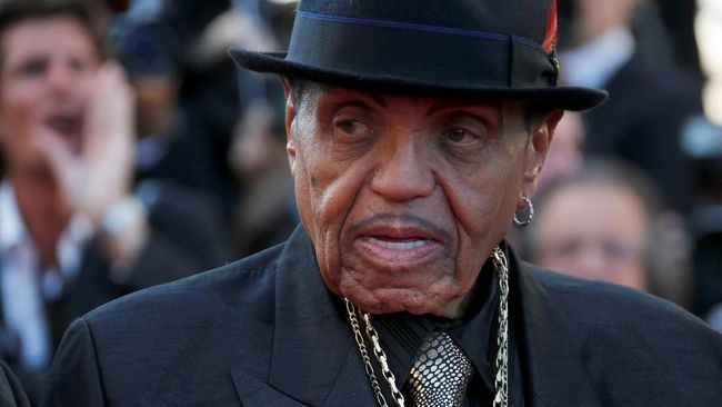 Keluarga ayah Michael Jackson, Joe, yang meninggal karena kanker mengatakan akan menggelar pemakaman terbuka untuk publik untuk menghormati jasa sang mendiang.