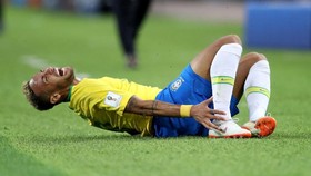 Neymar Sudah 14 Menit 'Akting' Terkapar di Piala Dunia 2018