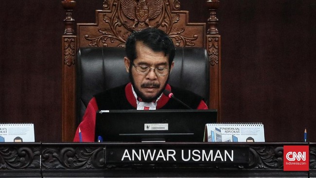 Mahkamah Konstitusi menyatakan putusan soal larangan pengurus partai jadi anggota DPD harus dipatuhi. Penolakan terhadap itu disebut pembangkangan konstitusi.