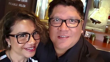 img-title 28 Tahun Menikah, Jeffry Waworuntu Sebut Ruth Sahanaya Bukan Tipenya