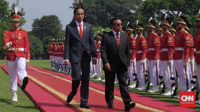 Joko Widodo menyambut kedatangan Presiden Timor Leste, Kamis (28/6). Ini adalah kunjungan pertama Francisco Guterres sejak terpilih sebagai presiden tahun lalu.