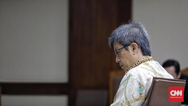 Mantan Direktur Utama PT Quadra Solution Anang Sugiana Sudihardjo juga dituntut membayar uang pengganti kerugian negara Rp39 miliar.