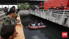 Seekor Buaya di Kali Grogol Sudah Tertangkap