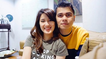 img-title Rosiana Dewi, Istri Handika Pratama Hamil Anak Pertama
