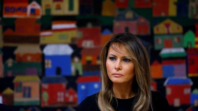Melania Trump menemui anak imigran yang masih terpisah dari orang tuanya di salah satu tempat penampungan di perbatasan dengan Meksiko pada Kamis (28/6).