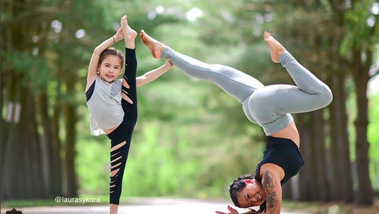 Selain orang dewasa, anak-anak juga bisa yoga kok. Nah, berikut ini empat hal tentang yoga anak yang perlu bunda tahu.
