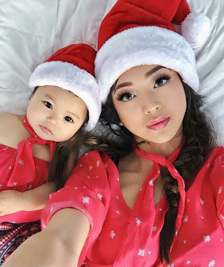 Cute Abis! Wefie Ibu dan Anak yang Pakai Baju Kembaran