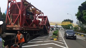 Imbas Truk Tabrak JPO, Sebagian Ruas Tol Bambu Apus Ditutup