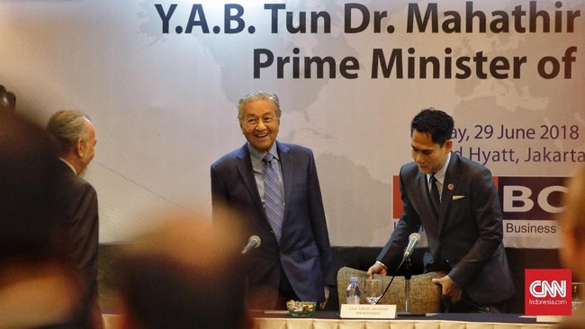 Pengusaha Indonesia mengeluh sulit membuka usaha dan menanamkan modal di Malaysia. Hal itu disampaikan kepada PM Mahathir Mohamad saat berkunjung ke Jakarta.