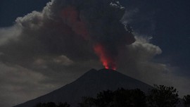 Kolom Abu Capai 2800 meter, Gunung Agung Erupsi 8 Menit