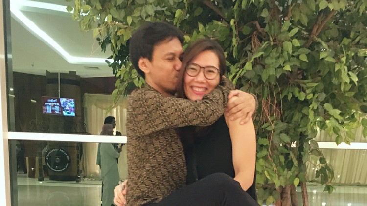 Gitaris Sheila On7 ini dapat pesan manis di hari ulang tahunnya dari sang istri, Sarah Candra. Apa ya?