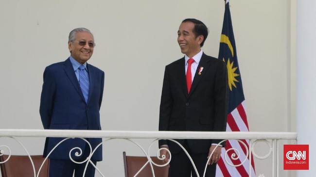 Presiden Joko Widodo bertemu PM Malaysia Mahathir Mohamad pagi ini di Istana Bogor. Di sela perbincangan, Jokowi bercerita soal kambing dan kuda peliharaannya.