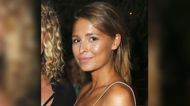 Marisa Papen, model Belgia yang kerap berpose bugil menuai kecaman karena melakukan aksinya di dekat Tembok Ratapan, Yerusalem.