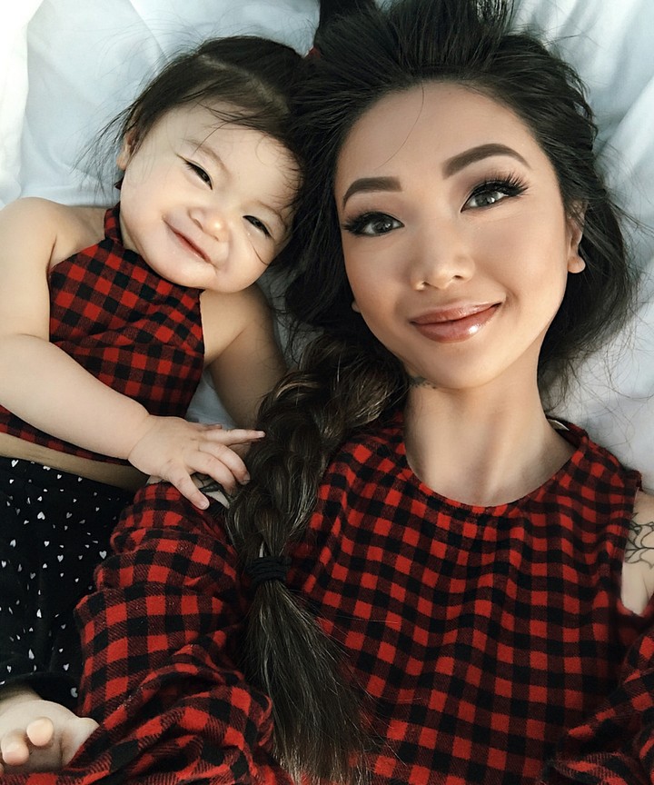 Cute Abis! Wefie Ibu dan Anak yang Pakai Baju Kembaran