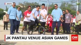 JK Mencoba Sepeda BMX Bersama Sejumlah Menteri