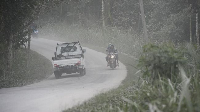 Hujan Abu Tipis Melanda Empat Desa di Kabupaten Boyolali - Vimarsana News