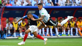 Eric Cantona Ledek Timnas Argentina dengan Lagu Lucu
