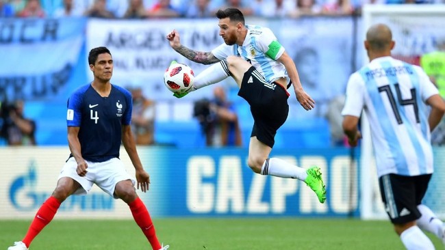 Pesepakbola muda India dari wilayah Belgharia, Sagar Das, meninggal dunia setelah berusaha meniru gerakan mencetak gol Lionel Messi di Piala Dunia 2018.