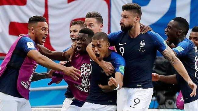 Timnas Prancis menorehkan tujuh catatan ciamik lolos ke perempat final Piala Dunia 2018 usai menyingkirkan Argentina 4-3 di babak 16 besar.
