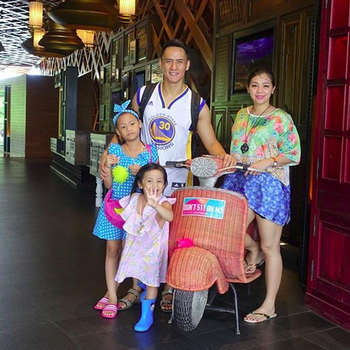 <p>Aih, Cherish happy banget nih. Nggemesin banget sih kamu, Nak. (Foto: Instagram/ @chachasitohang)  </p>