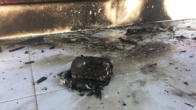 Pria pembom di sekitar Pos Pantau Polisi di dekat Tugu Kartasura Solo dievakuasi dan dibawa ke rumah sakit.