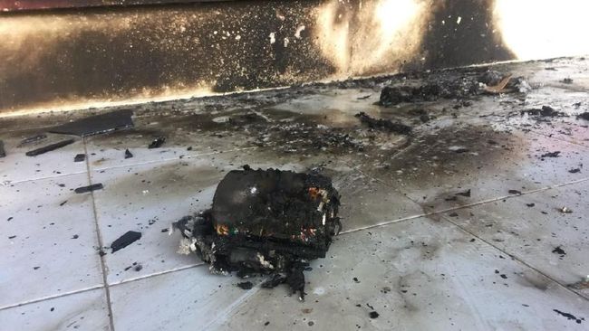Pria Pembom Pos Polisi Kartasura Solo Dibawa ke Rumah Sakit Pria pembom di sekitar Pos Pantau Polisi di dekat Tugu Kartasura Solo dievakuasi dan dibawa ke rumah sakit.