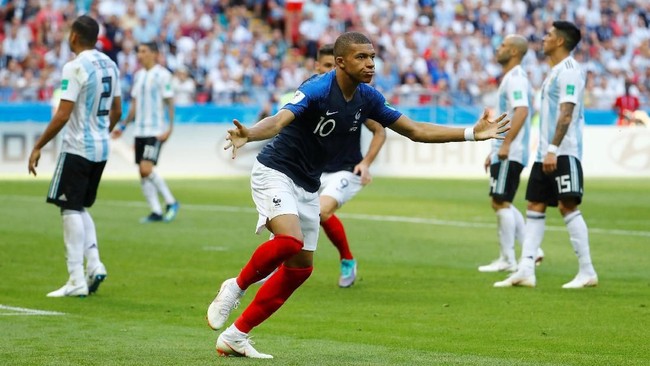 Timnas Uruguay akan menghadapi Prancis di babak perempat final Piala Dunia 2018 di Stadion Nizhny Novgorod, Jumat (6/7) pukul 21.00 WIB. Berikut fakta-faktanya.