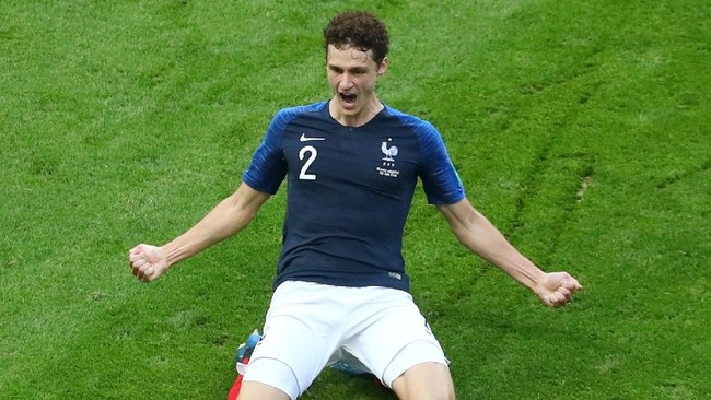 Bayern Munchen resmi mendapatkan bek juara dunia Benjamin Pavard dari VfB Stuttgart dengan nilai transfer €35 juta atau setara Rp566 miliar.
