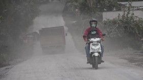 Hujan Abu Vulkanik Anak Krakatau, Warga Diimbau Pakai Masker