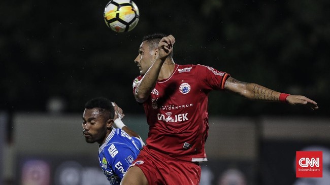 Persib Bandung semakin mantap di puncak klasemen sementara Liga 1 2018 usai menaklukkan Persija Jakarta 3-2 di Stadion Gelora Bandung Lautan Api, Minggu (23/9).