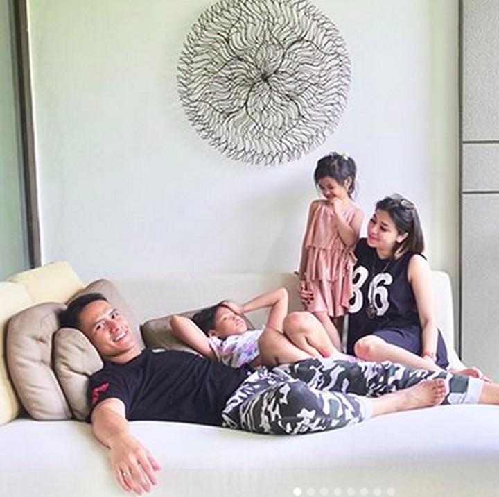 <p>Santai ala keluarga Choky Sitohang nih, Bun. (Foto: Instagram/ @sitohangchoky)  </p>